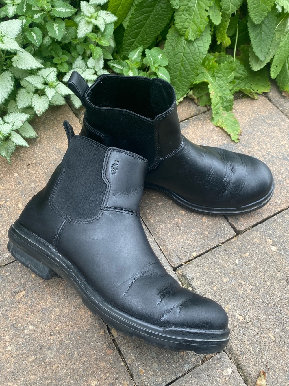 UGG Black Leather Chelsea Boots — Size 7 (UK 5 / EU 38), Summer Sale
